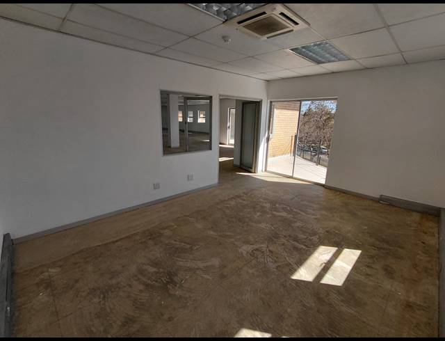 3,355M² OFFICE TO LET IN HALFWAY GARDENS
